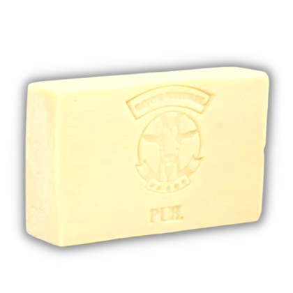 Le savon artisanal au lait de chèvre, huile d'olive et huile essentielle de Tea Tree est un produit naturel et authentique.